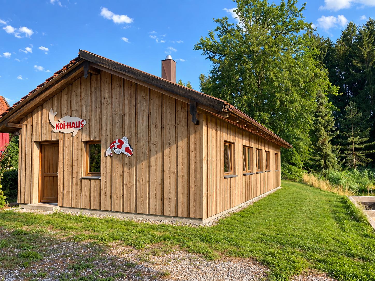 Das Koi-Haus auf der Außenanlage